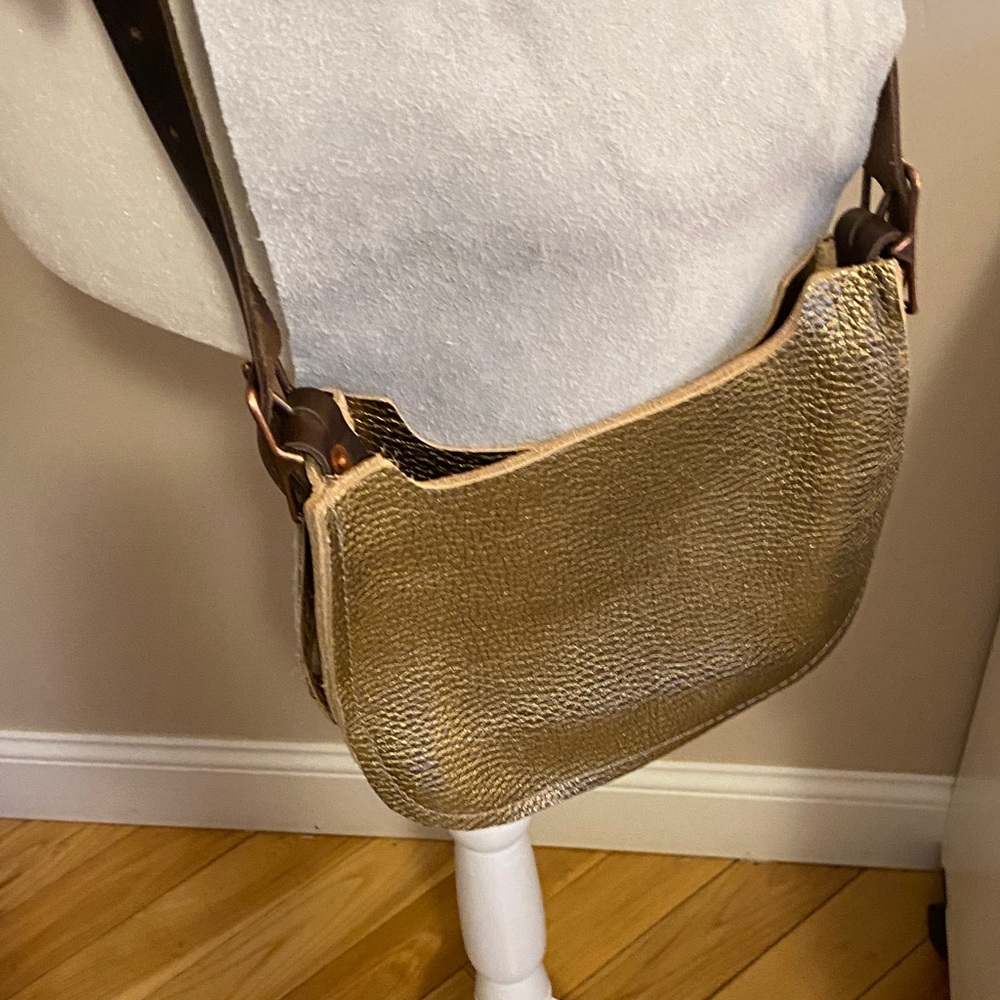 Elegant Gold and Brown Crossbody Bag - Picture 4 of 8